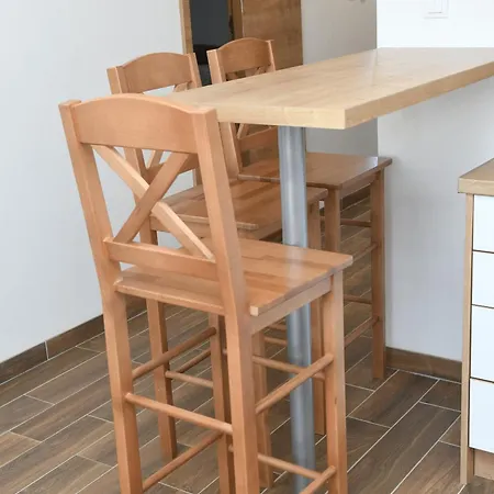 Novel S&s Apartment *